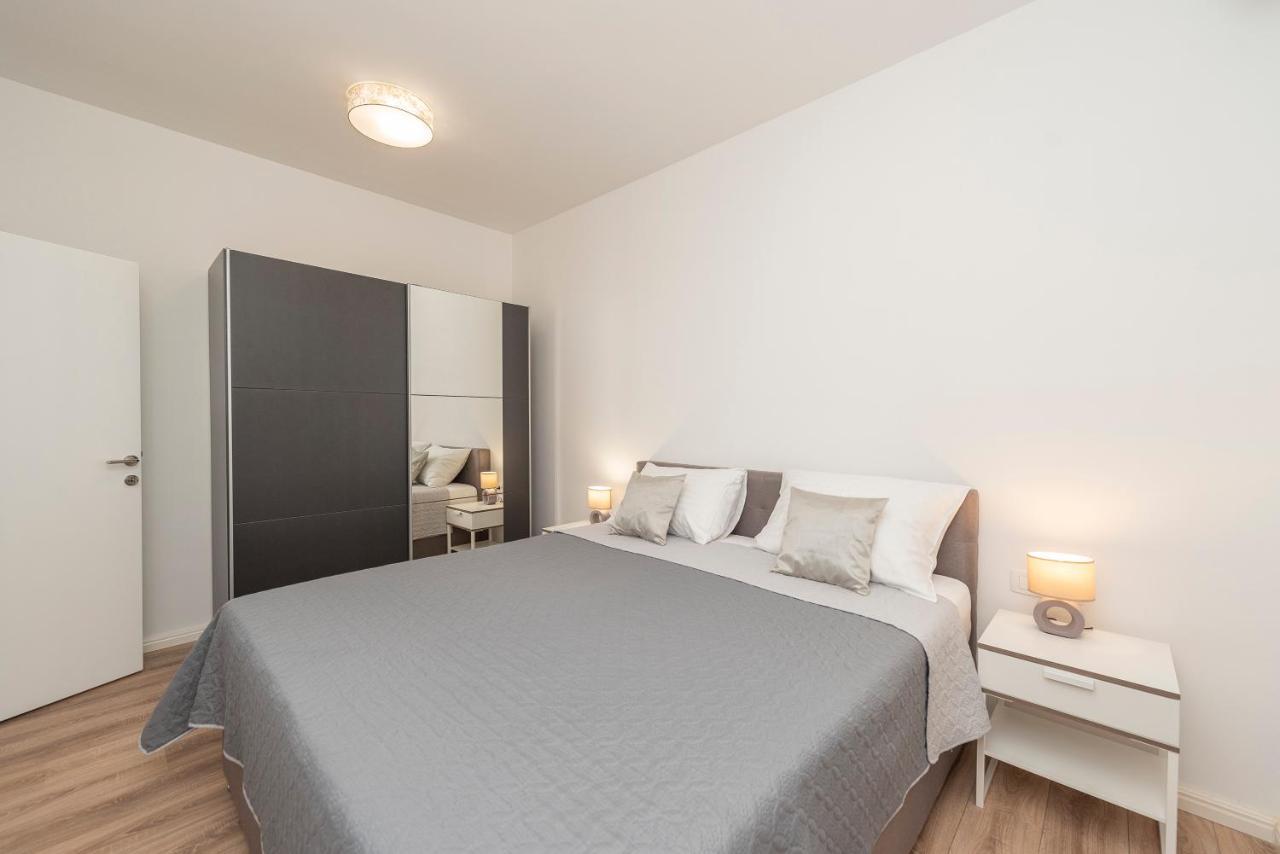 Villa Eni Apartments 2 Мандре Экстерьер фото