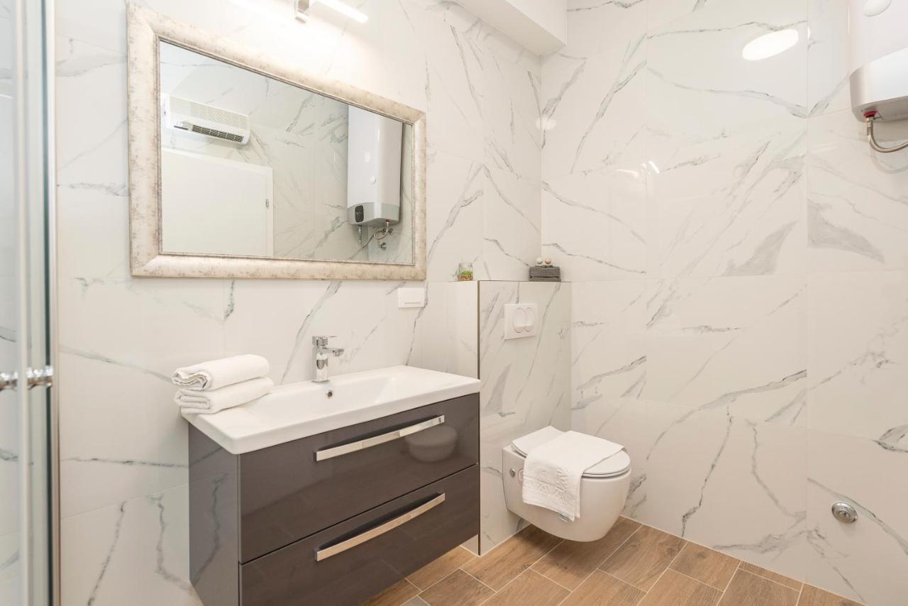 Villa Eni Apartments 2 Мандре Экстерьер фото