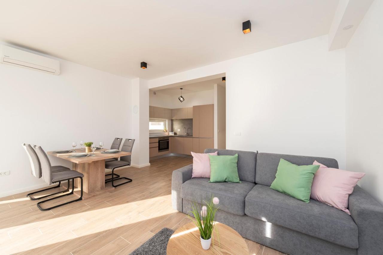 Villa Eni Apartments 2 Мандре Экстерьер фото