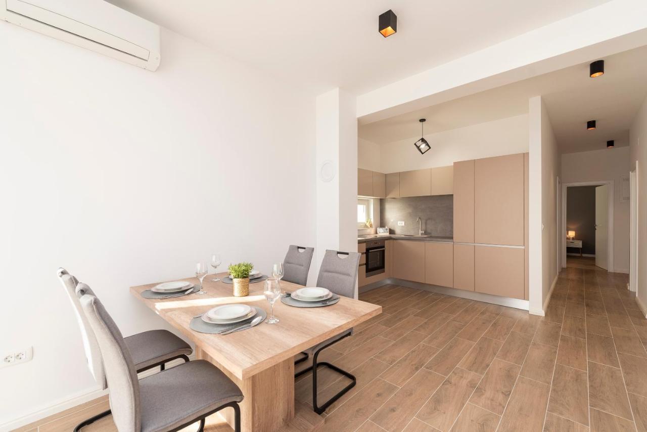 Villa Eni Apartments 2 Мандре Экстерьер фото